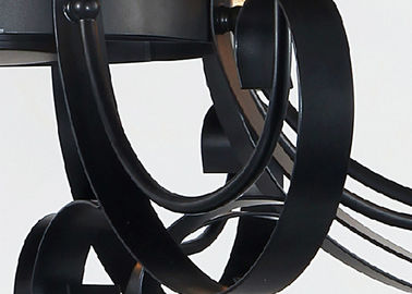 สีดำ 8 ไฟตกแต่งบ้าน Wrought Iron Chandelier ด้วยเฉดสีแก้วสีเหลืองอำพัน