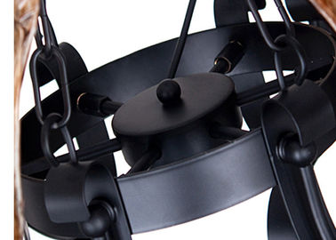 สีดำ 8 ไฟตกแต่งบ้าน Wrought Iron Chandelier ด้วยเฉดสีแก้วสีเหลืองอำพัน