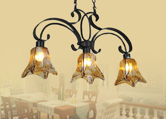 แก้วสีเหลืองอำพัน Shade Wrought Iron Chandelier ไม่ซ้ำ / ชนบท / สไตล์ Retro 3 แสง E27 Base