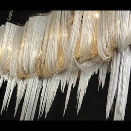โคมไฟระย้าโรงแรมยาวอลูมิเนียมออกแบบบ้าน Chandelier สำหรับโครงการก่อสร้าง