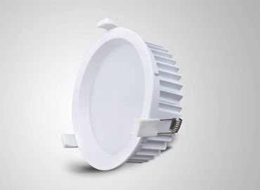 พลังงานสูงบางเฉียบหล่อ Die 30 W ไฟ LED โคมดาวน์ไลท์ Ra 80 Warm หรี่แสงได้ปรับได้สีขาว